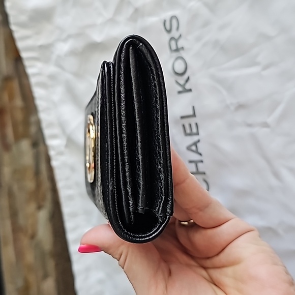 Michael Kors Wallet - Picture 5 of 14